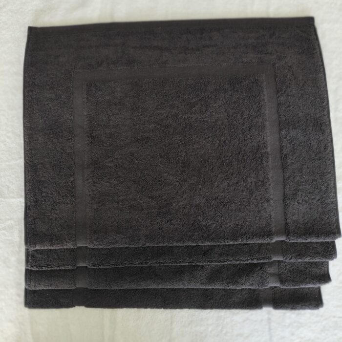 4 Black Mats
