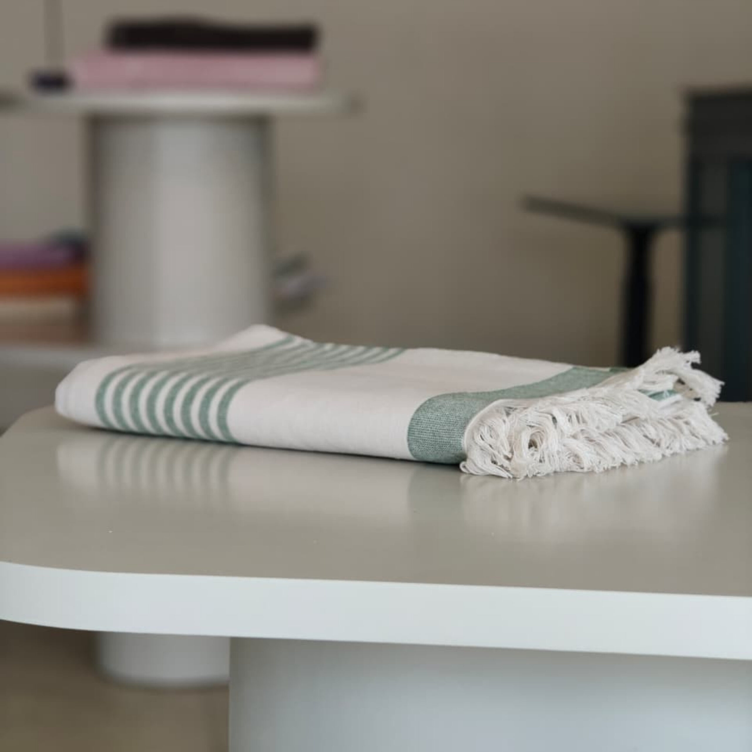 Square Images (4) Soft 100% Cotton Terry Bath Towel with Loop – 100x150 cm